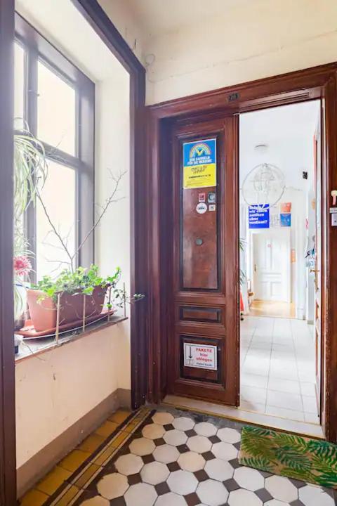 Fro-Media - Streetside Room 2 - Community Space Вена Экстерьер фото